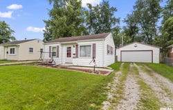 11 HEDGE Drive, Springfield, IL 62702