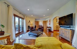 2038 Lakeshore Ave, Oakland, CA 94606