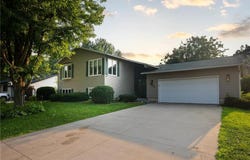 213 5th Street NE, Grand Meadow, MN 55936