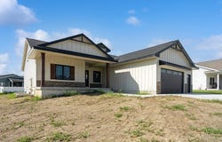 2209 Green Leaf Circle, Norwalk, IA 50211