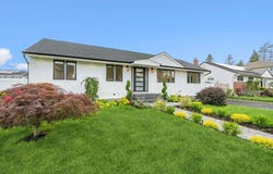31 Kalda Lane, Plainview, NY 11803