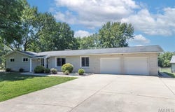 5 Lakeshore Drive, New Baden, IL 62265
