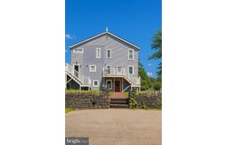 42 E 5TH AVENUE, COLLEGEVILLE, PA 19426