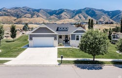 84 N 820 E, Hyde Park, UT 84318