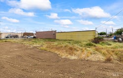 7 E Owyhee Ave, Homedale, ID 83628