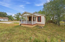 1904 Dreyer Lane Street, Gonzales, TX 78629