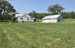 762 E 1100 Rd, Baldwin City, KS 66006
