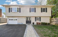 7 Avenue B, Locust Valley, NY 11560
