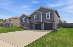 513 Bud Lane, Belton, MO 64012