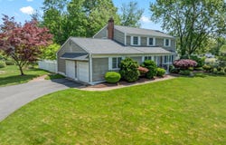 4 Mayfair Court, East Brunswick, NJ 08816
