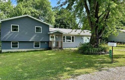 725 Bunker Dr, Warsaw, IL 62379