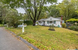 32 Richard Road, Ledyard, CT 06335