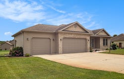 57374 Jade Circle, Goshen, IN 46528-6271