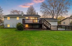 1750 LOST DAUPHIN Road, DE PERE, WI 54115-1712