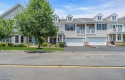 53 Cobble St, Clifton City, NJ 07013-2224