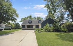 4213 Glen Oaks Drive, Crown Point, IN 46307
