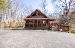 336 Big Bear Way, Pigeon Forge, TN 37863