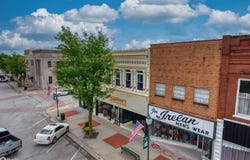 104 W Jackson Street, Centerville, IA 52544