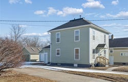 820 1st Avenue E, Newton, IA 50208