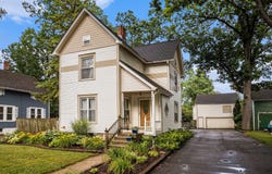 14 Grove Street, Galesburg, MI 49053