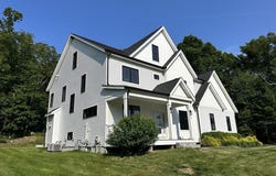 7 Liberty Ln, Holliston, MA 01746