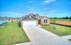 932 S Bear Lane, Mustang, OK 73064