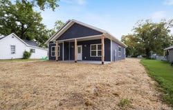 114 North Grand Ave, Eldon, MO 65026