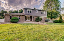 2 Alison Court, Marlboro, NJ 07746