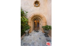 725 N Foothill Rd, Beverly Hills, CA 90210