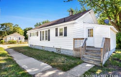 1057 E Larch Avenue, Muskegon, MI 49442
