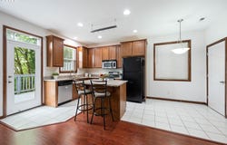 810 E 9TH St, Newberg, OR 97132