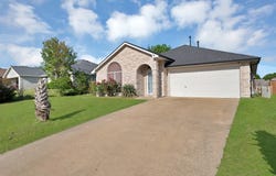 828 Windswept Drive, Cedar Hill, TX 75104