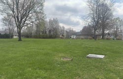 100 PEACE FIELD Lane, East Peoria, IL 61611