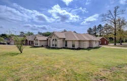226 Country Club Parkway, Maumelle, AR 72113