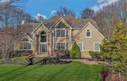 15 Miles Lane, Mount Sinai, NY 11766
