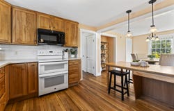 17 US Route 1, Falmouth, ME 04105