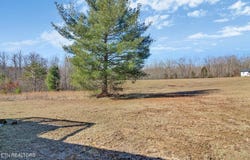 346 Butterfly Ln, Jamestown, TN 38556
