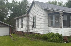715 N 3rd Avenue E, Newton, IA 50208