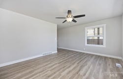 489 W Borah Ave, Twin Falls, ID 83301
