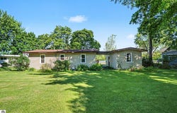 131 Riverside Drive, Alma, MI 48801