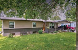 13 Easy St, Winfield, KS 67156