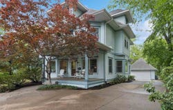 216 Magowan Ave, IowaCity, IA 52246
