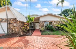 8600 Gatehouse Rd, Plantation, FL 33324