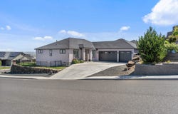 6888 Cyprus Loop, West Richland, WA 99353