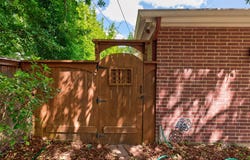 421 W Market St, Lockhart, TX 78644