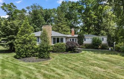 96 Leedsville Drive, Lincroft, NJ 07738