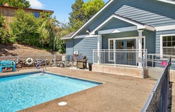 221 Christopher Way, Talent, OR 97540