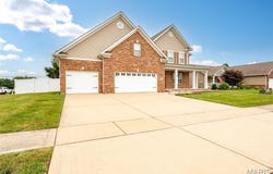 980 Carnegie Knolls Drive, O'Fallon, IL 62269