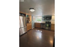 239 D ST, Springfield, OR 97477