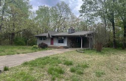 15 W Waketa Drive, Cherokee Village, AR 72529